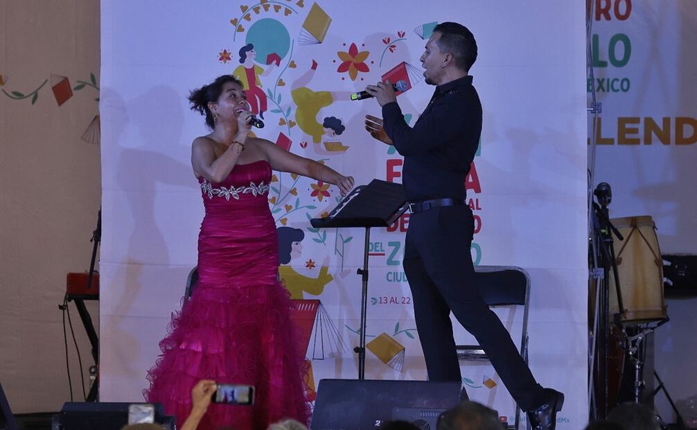 Presentación de la ópera "Las palabras se hacen música: concierto para voz y piano", dentro del arranque de la Feria Internacional del libro del Zócalo de la ciudad de México. Foto: Fernanda Rojas/ El Universal.