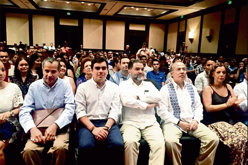 Si en el PAN no vamos unidos para las elecciones de 2018, nos vamos a quebrar, advierte el ex presidente Felipe Calderón (TOMADA DE TWITTER)