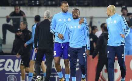 Separan a Patrice Evrá por agredir a aficionado