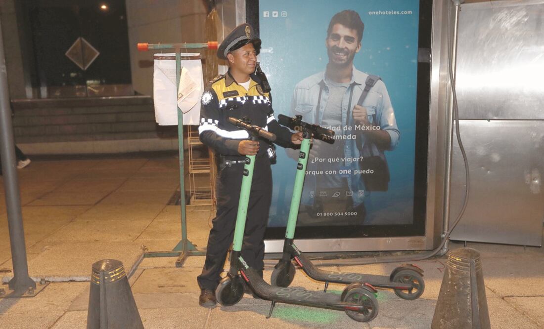 El Instituto de Verificación Administrativa retiró, cerca de las 19:00 horas, y con apoyo de agentes capitalinos, al menos 20 unidades de la empresa Grin que estaban sobre Reforma, de la Puerta de los Leones al Senado de la República. VALENTE ROSAS