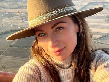 Ludwika Paleta tiene la playera blanca con el mensaje más cool