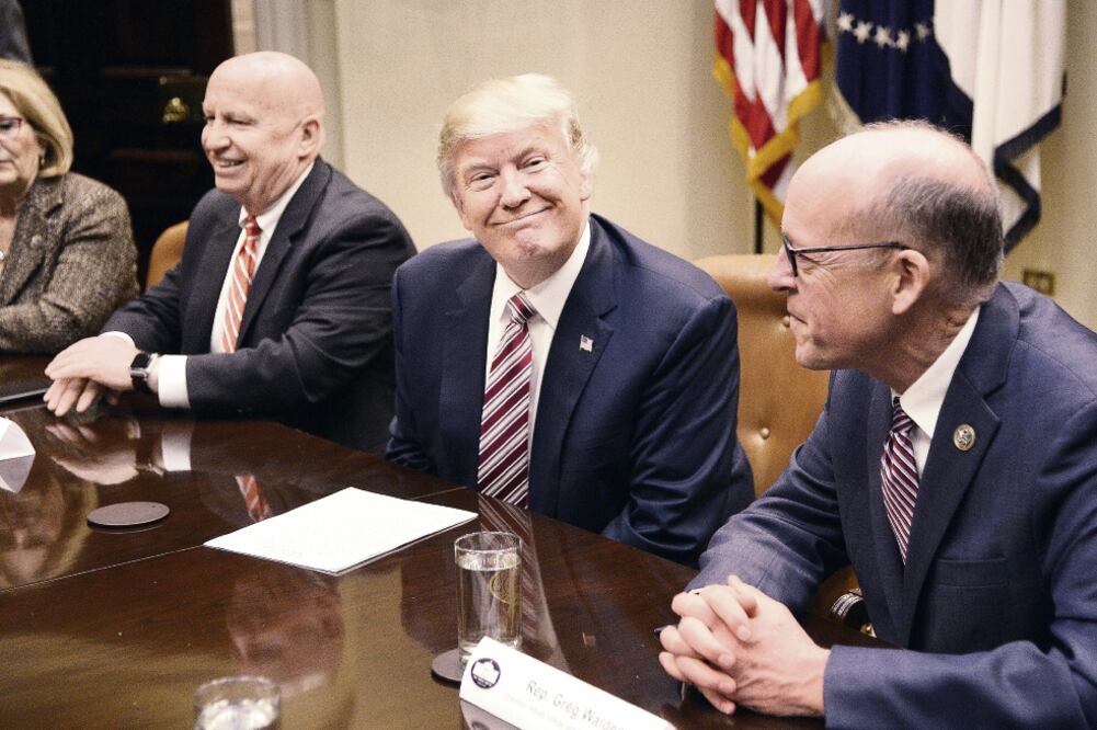 El presidente Donald Trump no ha dado a conocer las pruebas en las que sustenta las acusaciones de escuchas de parte del gobierno de Obama (OLIVIER DOULIERY. XINHUA)