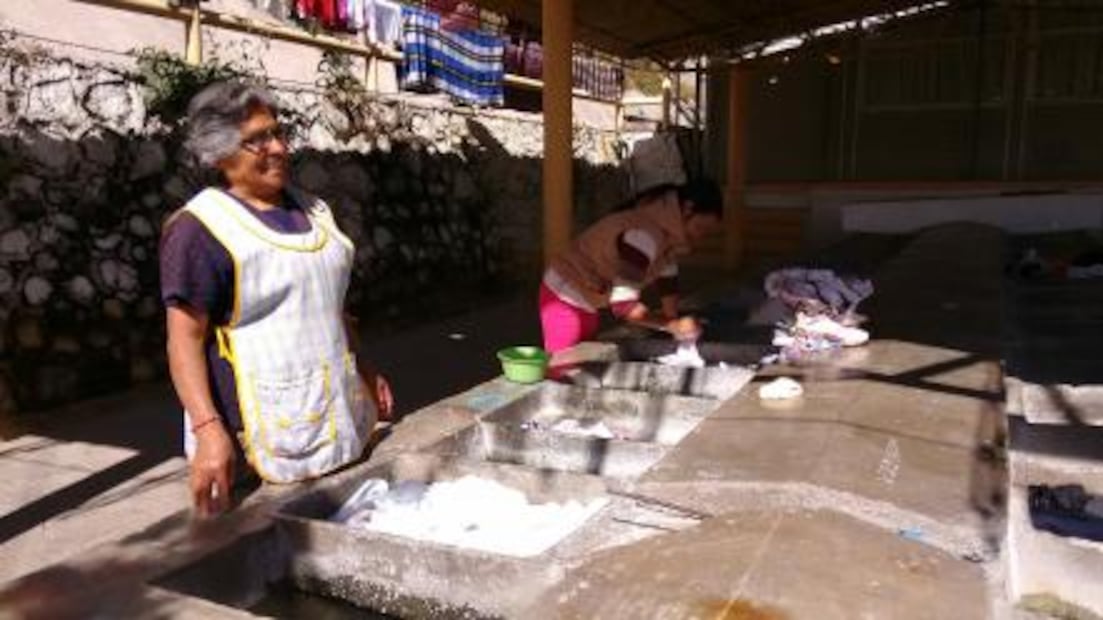 Antes lavaban ropa en ríos; hoy, en lavaderos