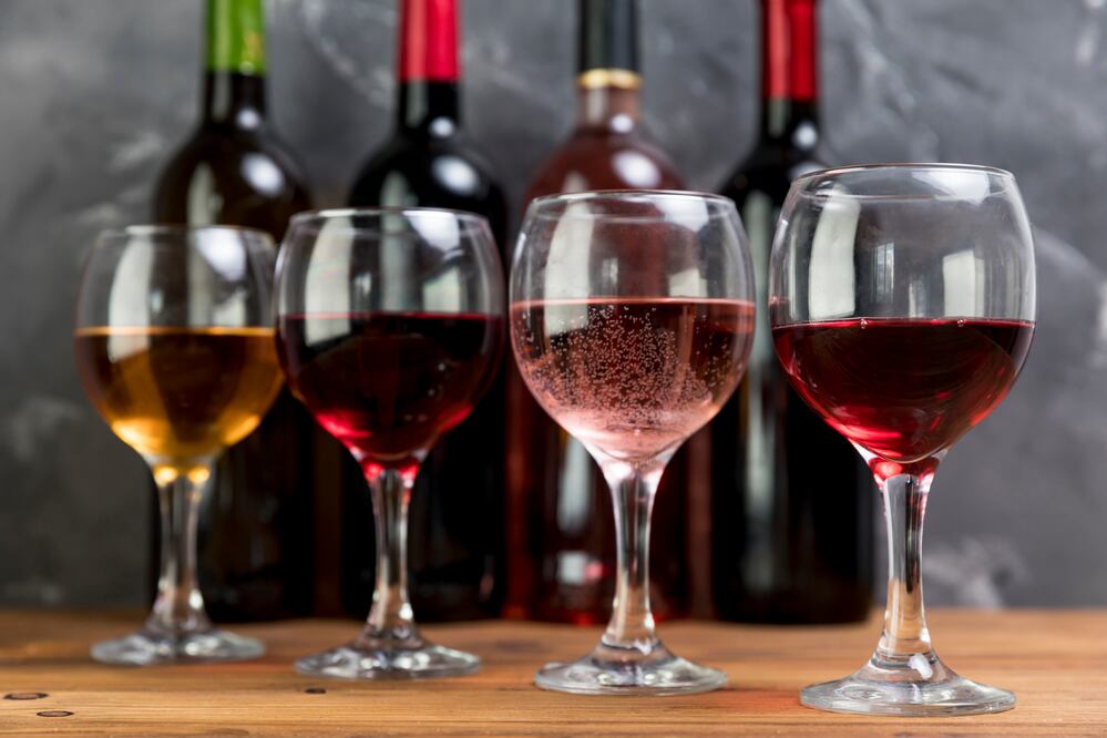 El vino despliega su mejor sabor cuando se sirve con la temperatura correcta. Foto: Freepik
