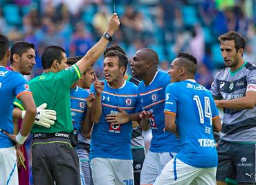 Árbitro de “tres tarjetas”, fuera de la J15