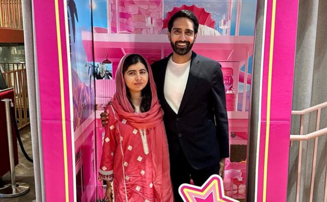 Malala posó con su esposo en una de las populares cajas de Barbie dipuestas por el estreno de la película protagonizada por Margot Robbie y Ryan Gosling. / Foto: Instagram.