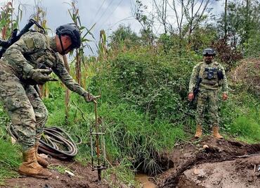 Huachicoleros avientan cohetes para dar la alerta