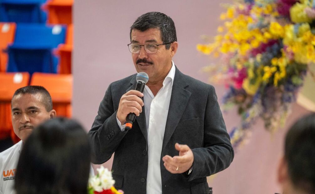 "Son inspiración, amor y ejemplo de vida, además de ser pieza clave en la formación de ciudadanos", dijo el rector Dámaso Anaya. | Foto: Especial.