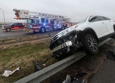Tormenta de hielo deja tres muertos y casi 2 mil vuelos cancelados en EU