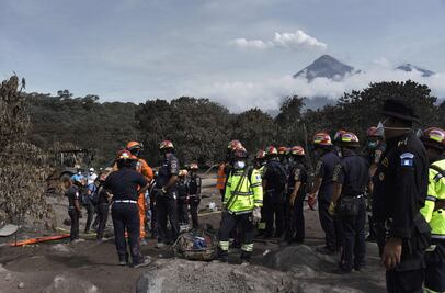 Suman 75 muertos y casi 200 desaparecidos tras erupción de volcán en Guatemala