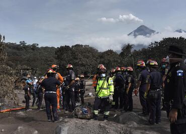 Suman 75 muertos y casi 200 desaparecidos tras erupción de volcán en Guatemala