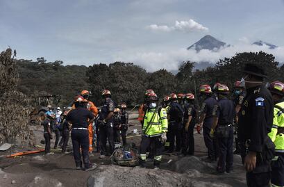 Suman 75 muertos y casi 200 desaparecidos tras erupción de volcán en Guatemala
