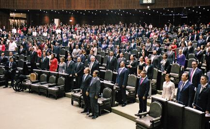 Diputados guardan un minuto de silencio por Fidel Castro