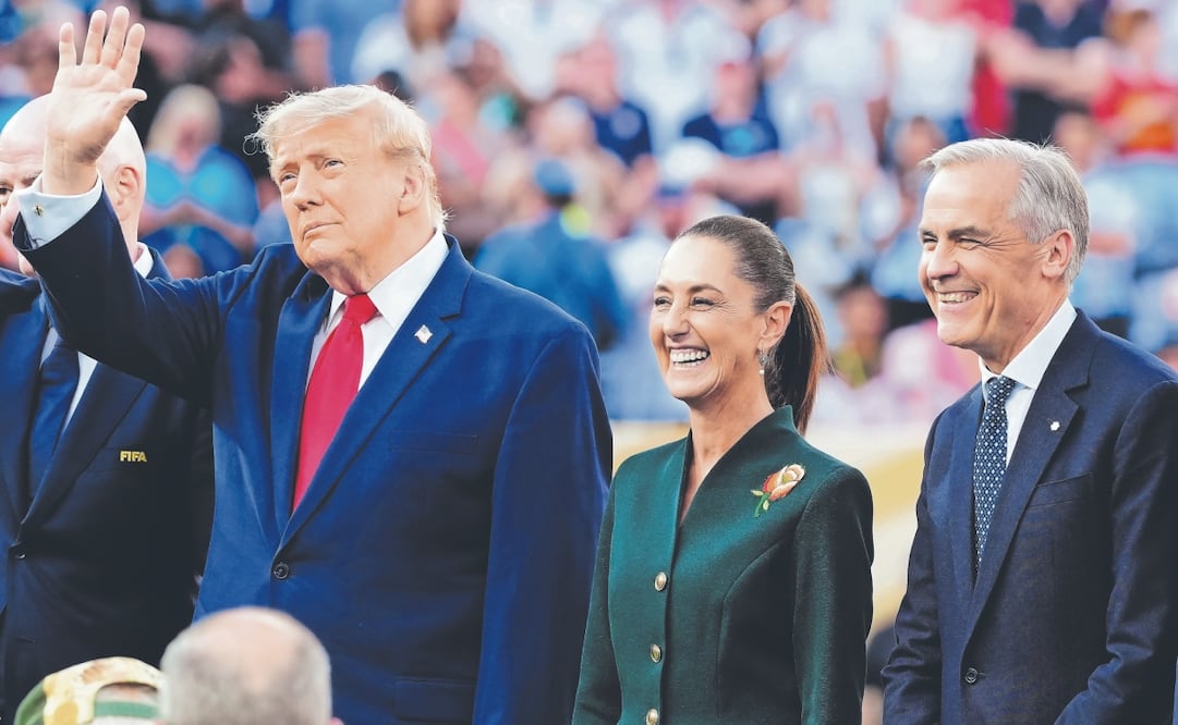 La presidenta Claudia Sheinbaum con sus homólogos de Estados Unidos y Canadá, así como con el titular de la FIFA. Foto: AP