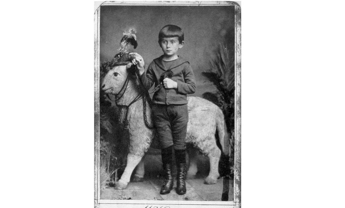 Fotografía de estudio de Kafka siendo un niño. Foto: Tomada de "Franz Kafka: cuadros de una vida", Klaus Wafenbach,1984