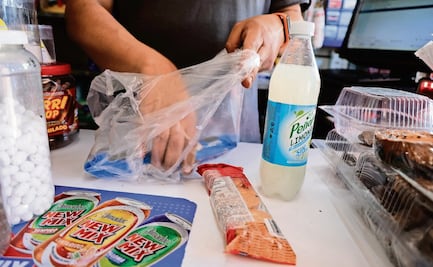 Van multas por entregar plásticos de un solo uso