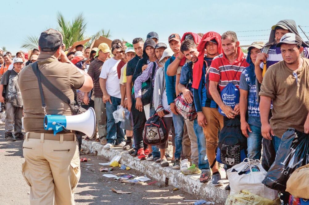El INM recibió la solicitud de tarjeta de 9 mil 488 migrantes de Honduras, Guatemala y El Salvador. Foto: LUIS VILLALOBOS. EFE