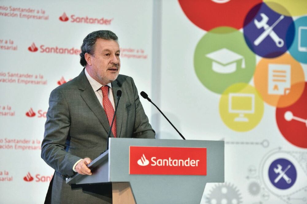 El presidente de la Asociación de Bancos de México (ABM), Marcos Martínez, en el evento premio Santander a la innovación empresarial. Foto: CORTESÍA