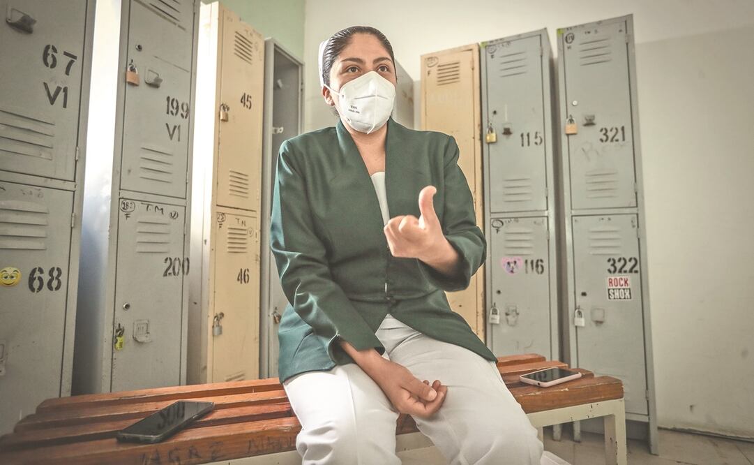 La enfermera María Galicia cuenta en entrevista con EL UNIVERSAL el estado emocional en el que se encuentra, luego de 10 meses de Covid. Fotos: Germán Espinosa. EL UNIVERSAL