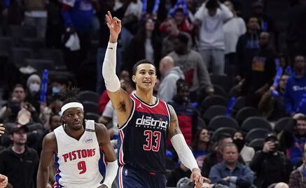 Jugador de NBA realiza gesto obsceno a aficionado en pleno partido; fue sancionado 