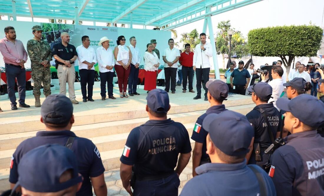 El gobernador Alejandro Murat Hinojosa visitó ambos municipios de la Cuenca para sostener reuniones de seguridad. Foto: Especial
