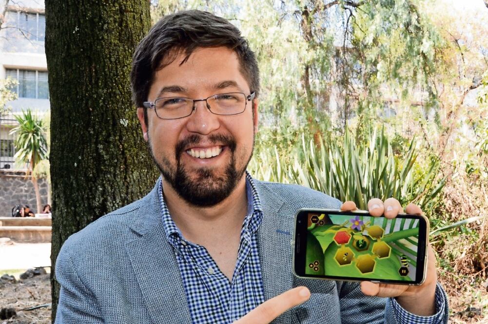 Carlos Vladimiro González Zelaya es el desarrollador del videojuego didáctico (UNAM)