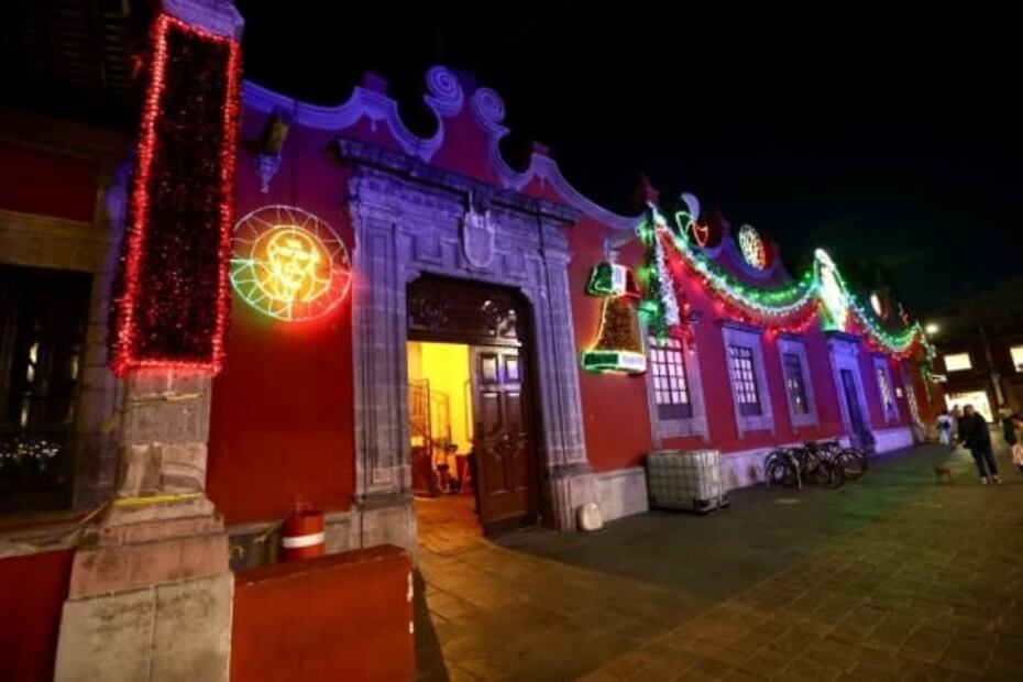 Iluminan el Palacio de Cortés en alcaldía Coyoacán con motivo de las fiestas patrias