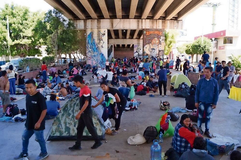 Cada día miles de migrantes esperan en Irapuato el paso del tren que los lleve a la frontera norte para intentar cruzar hacia territorio de Estados Unidos. Foto: Xóchitl Álvarez