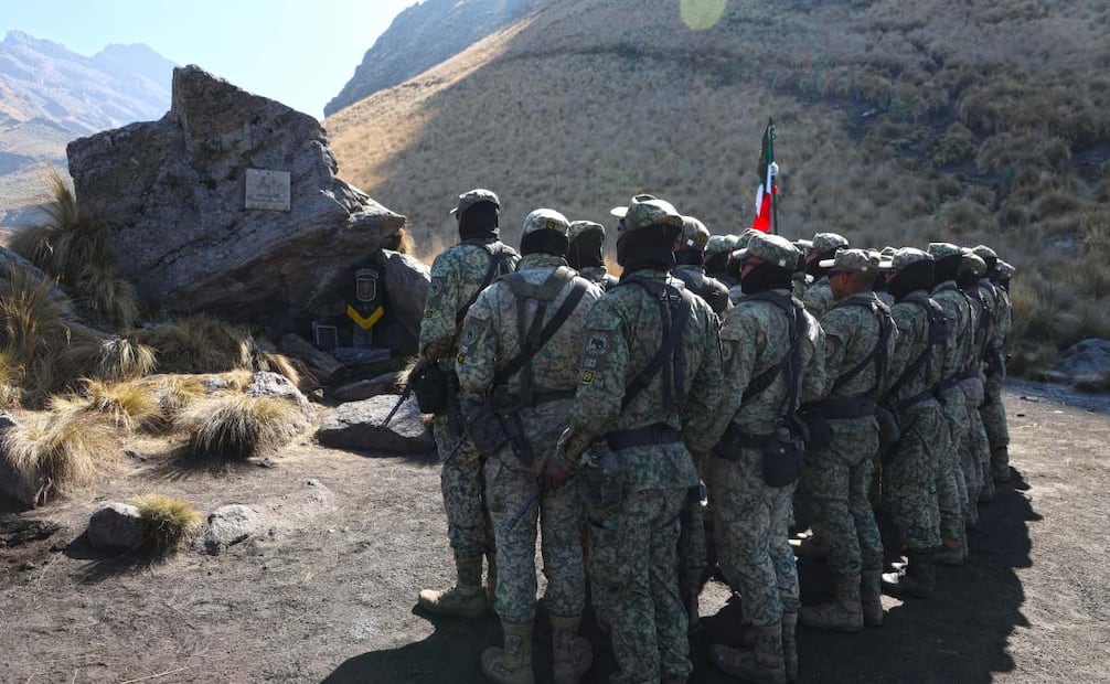 Personal militar que aspira a pertenecer al Grupo de Fuerzas Especiales lleva a cabo los cursos de oficiales y sargentos en inmediaciones del Iztaccíhuatl. Foto: Benjamín Becerril/ EL UNIVERSAL