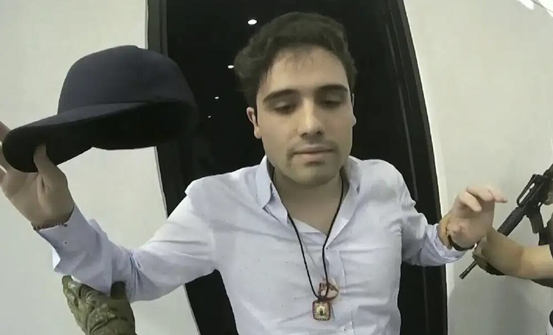 Policías y militares patrullan Culiacán, estado de Sinaloa, México, 6 de enero de 2023, un día después de que el gobierno detuviera a Ovidio Guzmán. Foto: AP