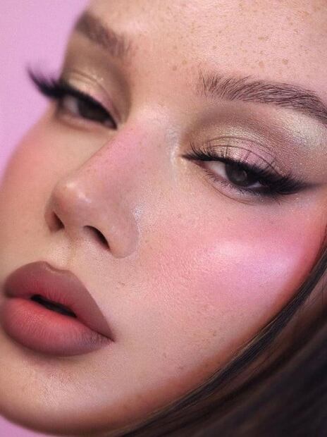 Conoce todos los usos del blush en el rostro este 2022
