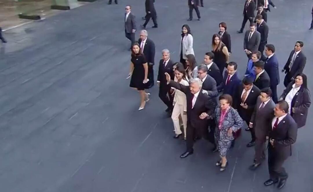 Arriba AMLO a San Lázaro para toma de protesta