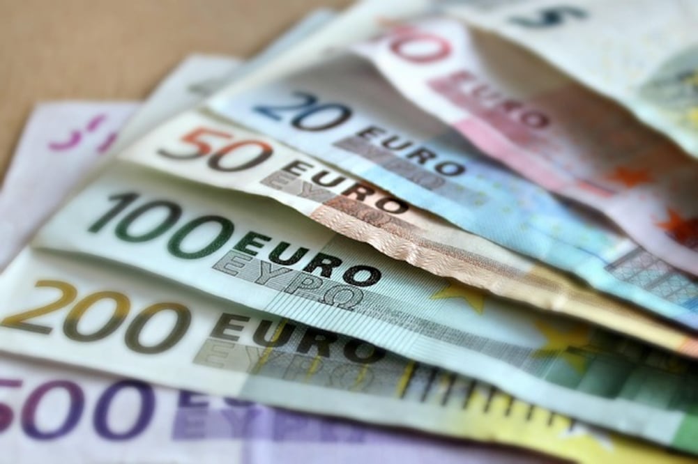 El euro al menudeo este miércoles se vende en 18.52 pesos en las ventanillas de los bancos, 0.44% u 8 centavos por abajo del cierre del martes. Foto: Pixabay