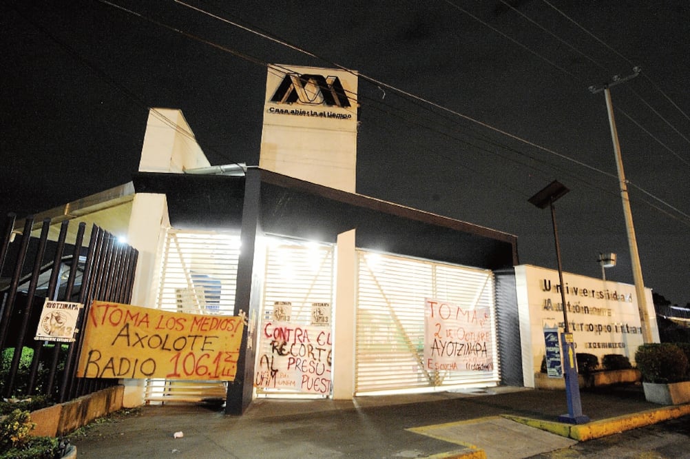 Las instalaciones de la UAM Xochimilco fueron tomadas por supuestos estudiantes en protesta por el recorte presupuestario, apoyo a los desaparecidos de Ayotzinapa y el aniversario del 2 de octubre (LUIS CARBAYO. CUARTOSCURO)