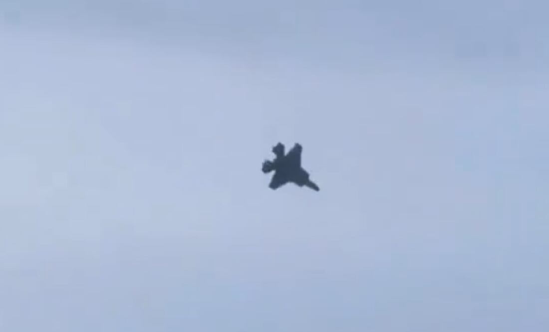 Un avión de combate F-35 se estrelló en la Base Aérea Eielson, Alaska, durante un ejercicio de entrenamiento. (28/01/25) Foto: Captura de pantalla