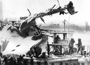 Choque de avión y helicóptero en Washington; río Potomac, escenario de accidentes aéreos