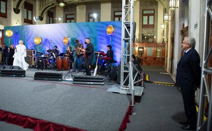 Dos madres en Palacio Nacional