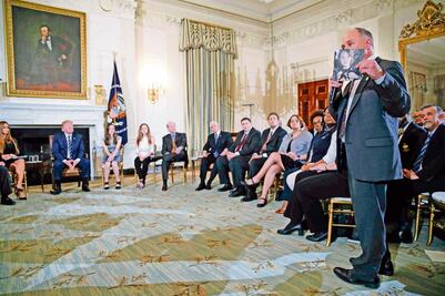 Trump propone escuelas armadas ante los tiroteos