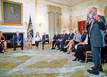 Trump propone escuelas armadas ante los tiroteos