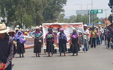 Indígenas marchan en Oaxaca; se dirigen a la Segob