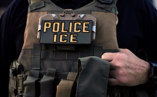 ICE da marcha atrás a plan de convertir almacenes en centros de detención de migrantes; venderá siete inmuebles