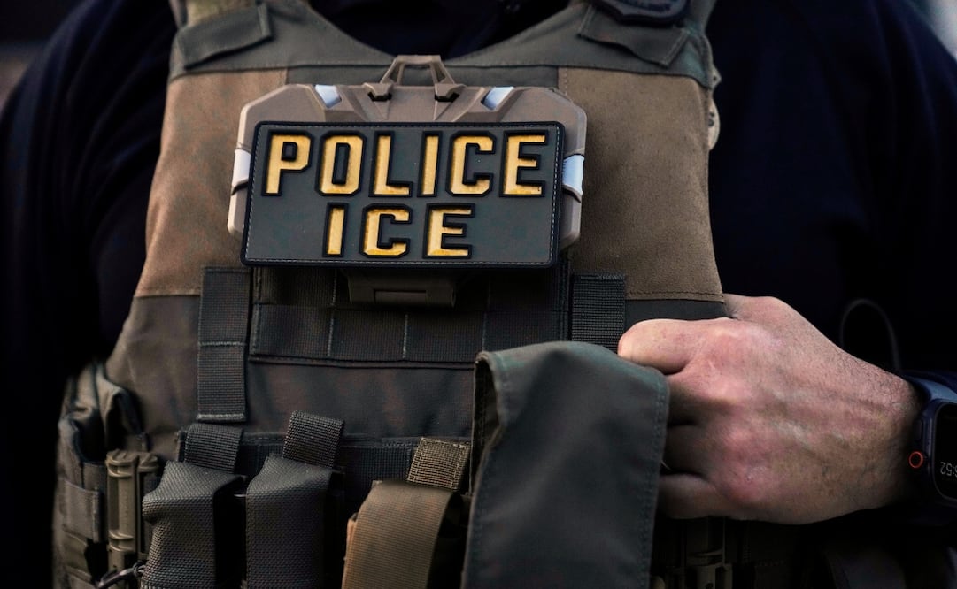Chaleco antibalas de un agente del Servicio de Control de Inmigración y Aduanas. Foto: AP