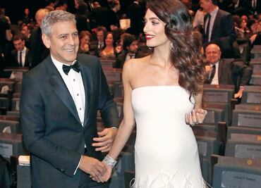 George Clooney ahora limpia vómito