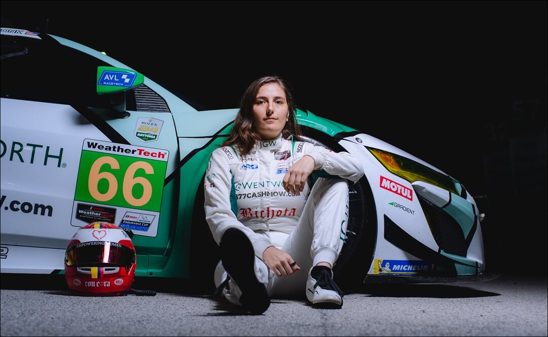 Karol G se convirtió en pieza clave para la carrera de Tatiana Calderón - Foto: Gradient Racing