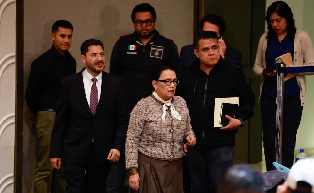 Conferencia de Rosa Icela Rodríguez, secretaria de Gobernación; Mario Delgado, titular de la SEP, y Martí Batres, director del ISSSTE, luego de la reunión que sostuvieron con los secretarios generales de la CNTE (10/06/2026). Foto: Diego Simón