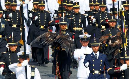 Abre delegación mexicana desfile por Día Nacional de Francia