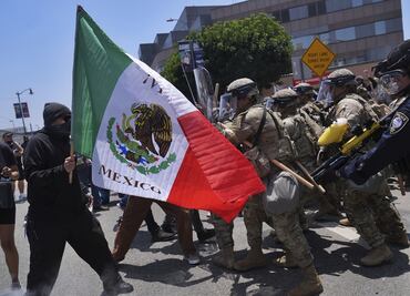 FOTOS: Bandera mexicana se convierte en símbolo de las protestas en Los Ángeles