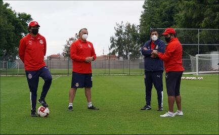Luis Fernando Tena regresa a los entrenamientos de Chivas tras superar el Covid-19