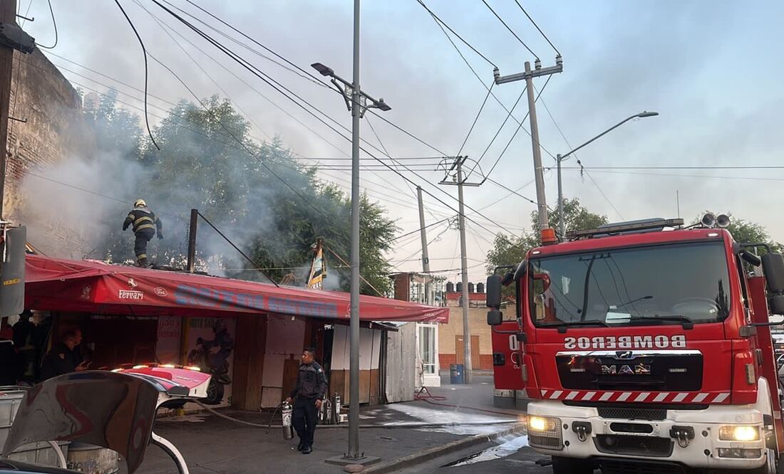 Bomberos en la colonia Morelos. FOTO: Especial/ EL UNIVERSAL/