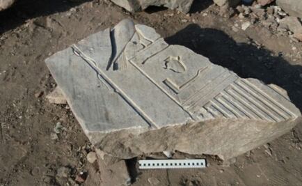 Descubren partes de una estatua faraónica